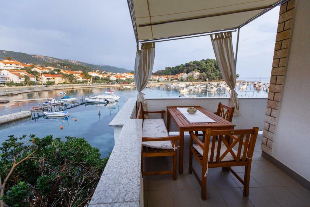 Apartmani Maris III Rab Town Buitenkant foto